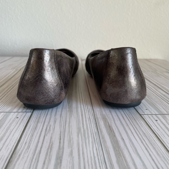Born Dublin Metallic Brown Leather Mary Jane Flats - Picture 5 of 6